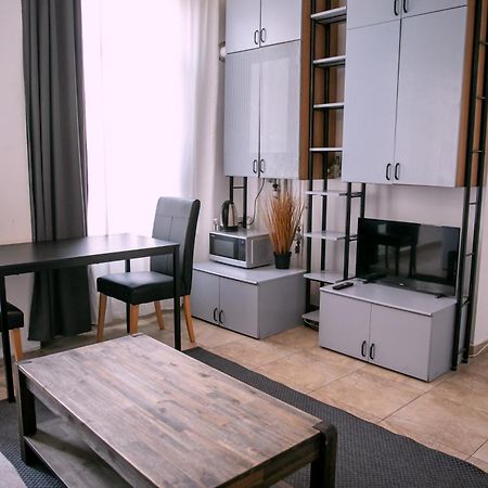 Color Apartments Street Blanari 12 بوخارست المظهر الخارجي الصورة