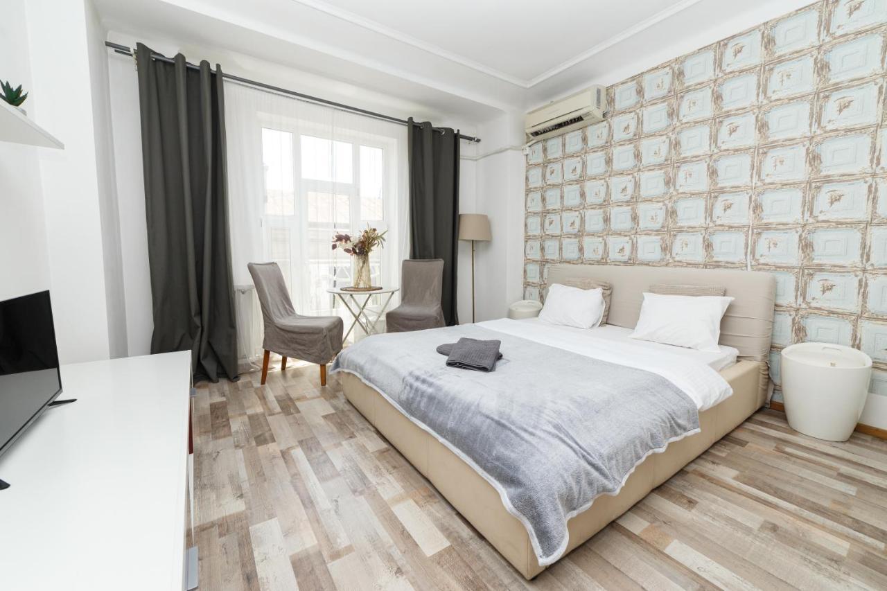 Color Apartments Street Blanari 12 بوخارست المظهر الخارجي الصورة