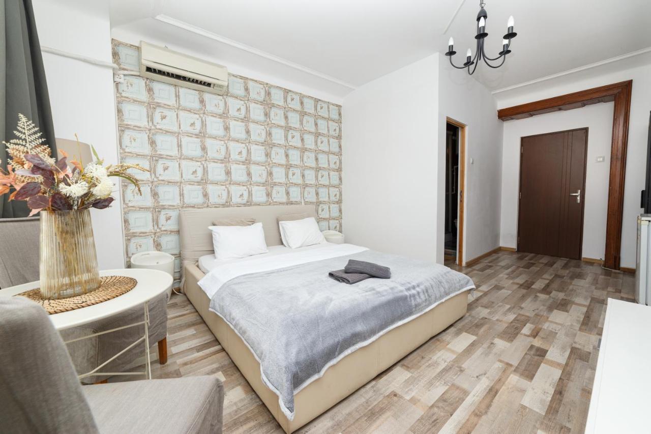 Color Apartments Street Blanari 12 بوخارست المظهر الخارجي الصورة