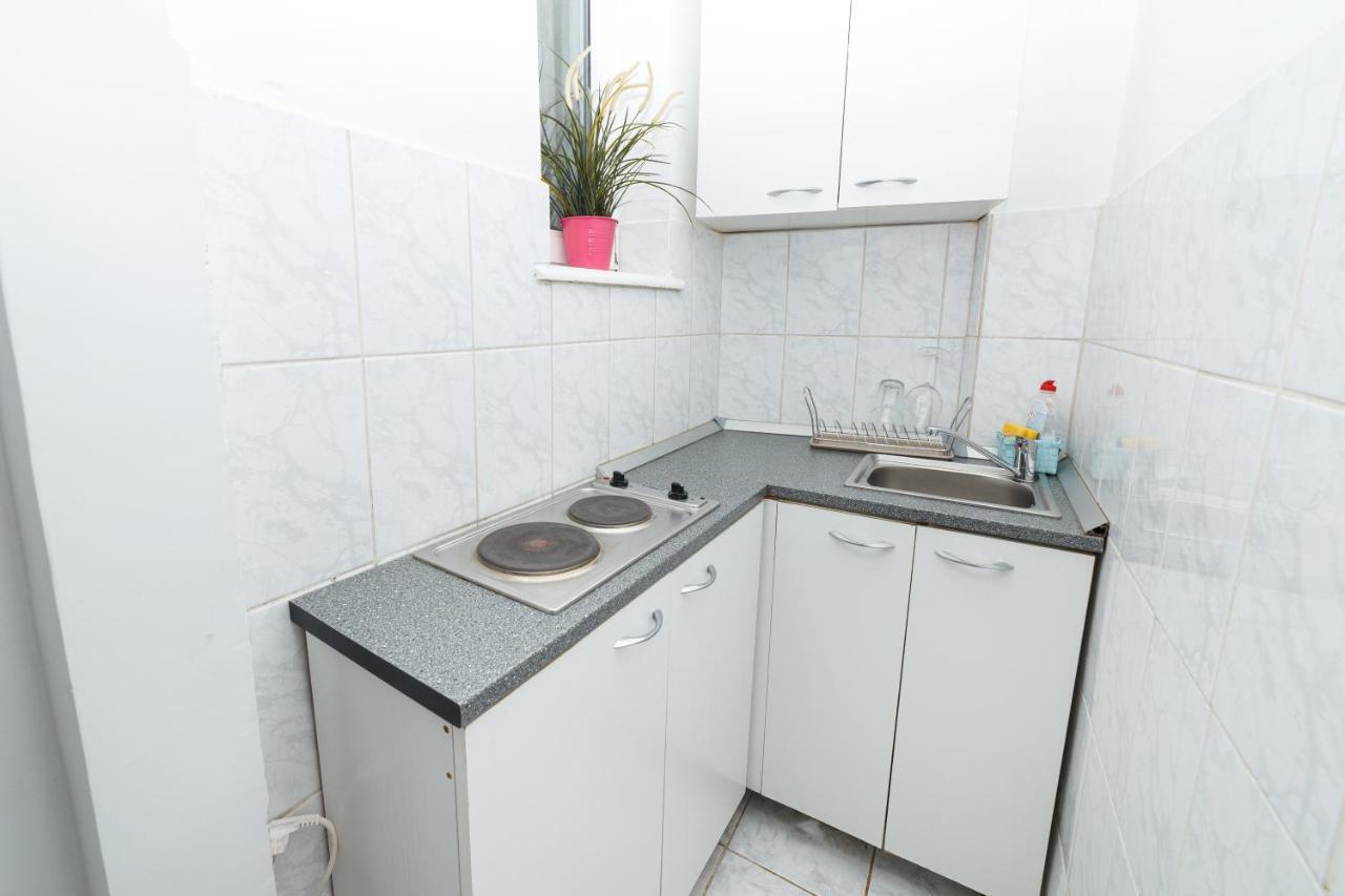 Color Apartments Street Blanari 12 بوخارست المظهر الخارجي الصورة