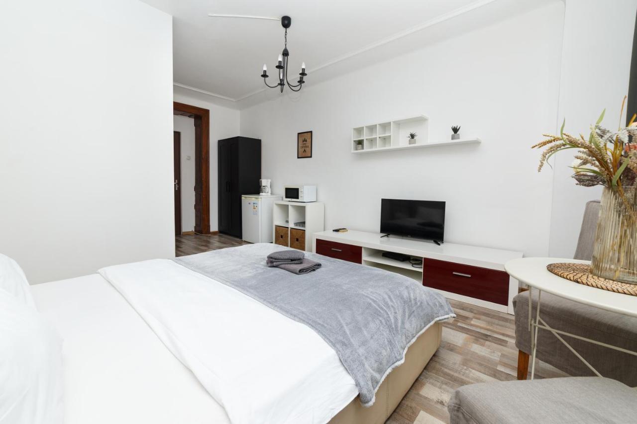 Color Apartments Street Blanari 12 بوخارست المظهر الخارجي الصورة