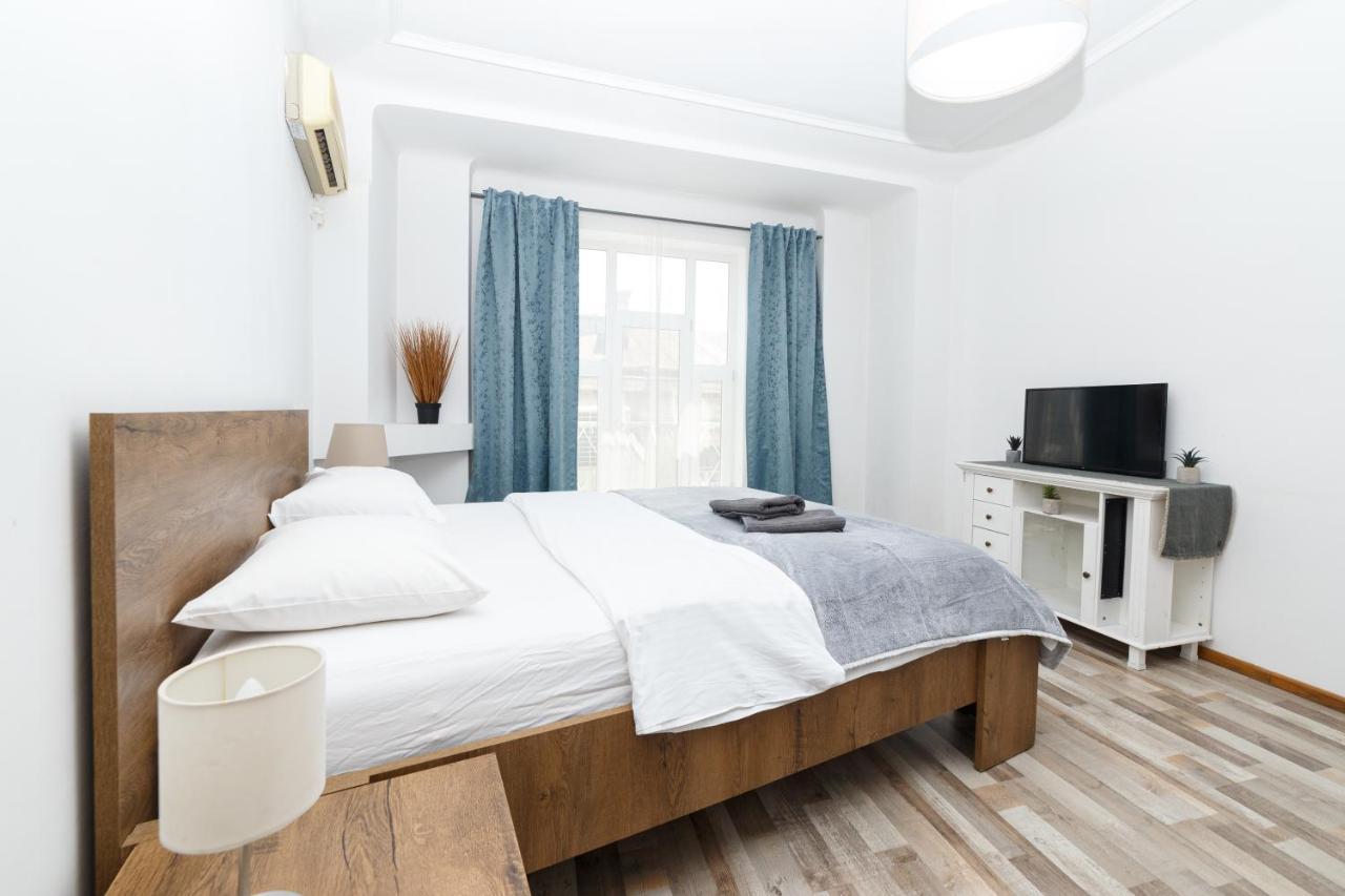 Color Apartments Street Blanari 12 بوخارست المظهر الخارجي الصورة