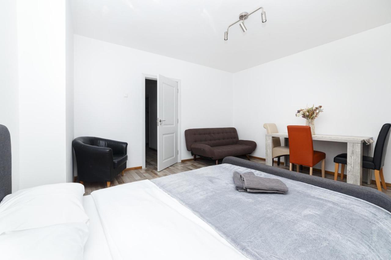 Color Apartments Street Blanari 12 بوخارست المظهر الخارجي الصورة