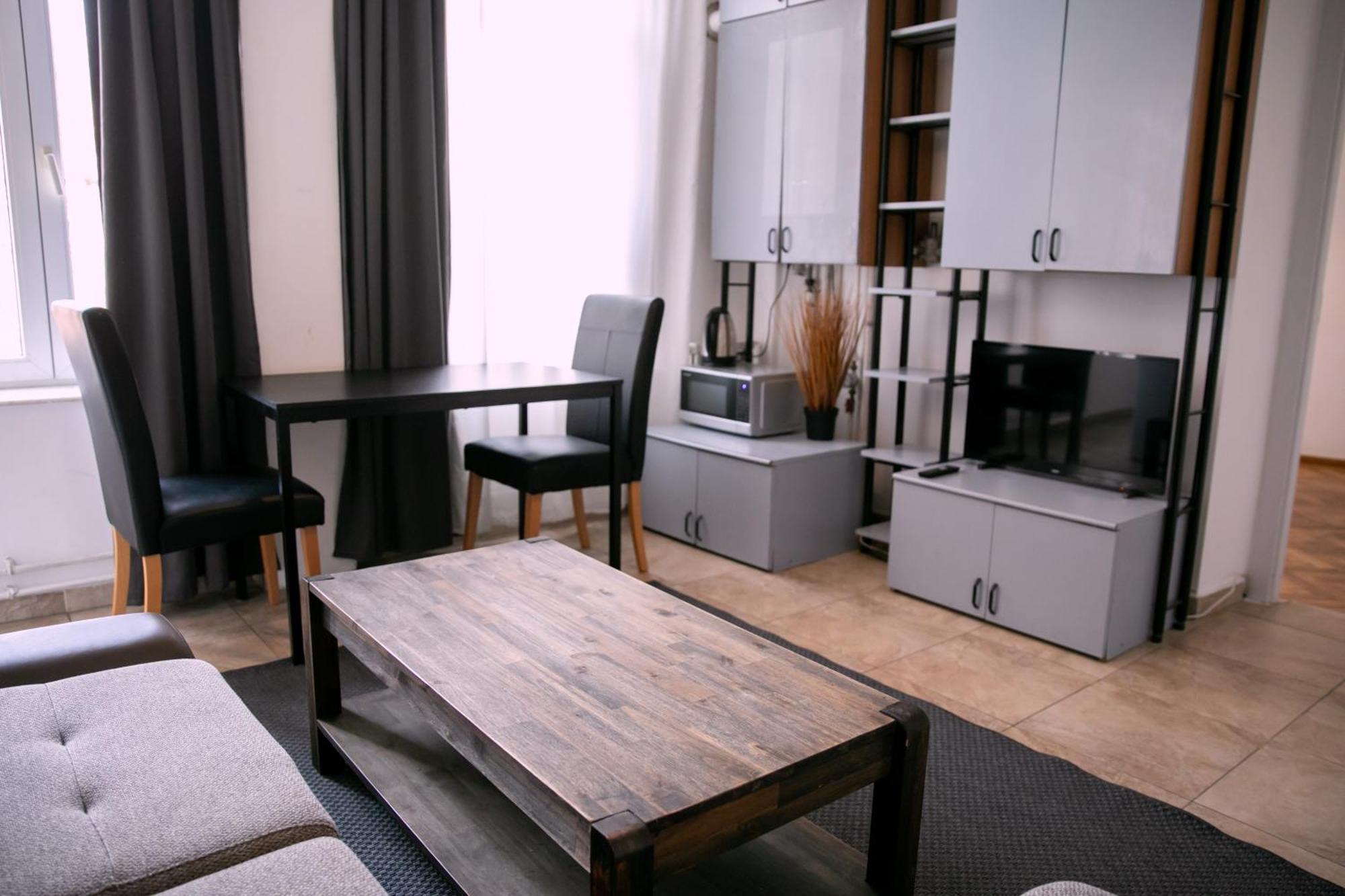 Color Apartments Street Blanari 12 بوخارست المظهر الخارجي الصورة