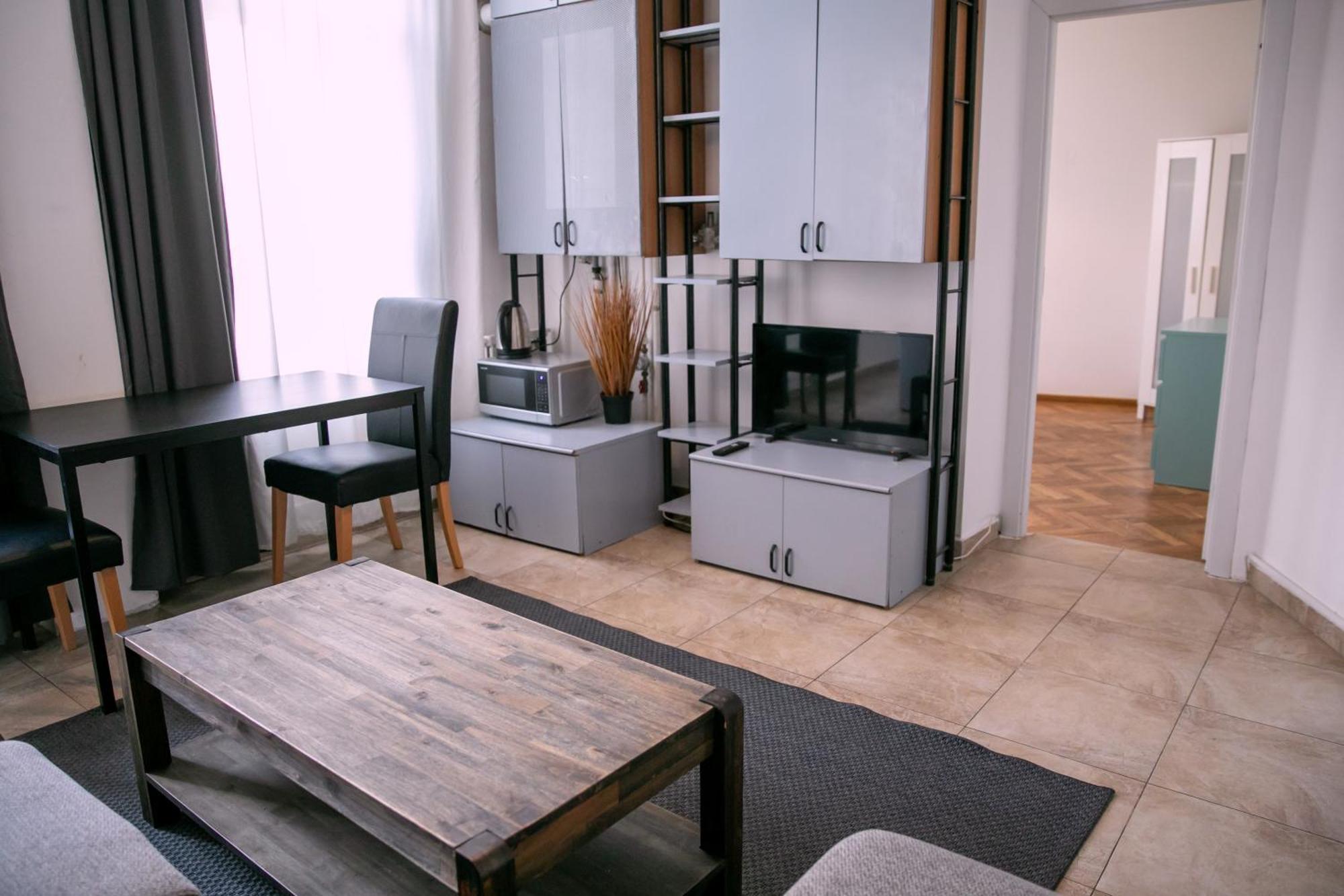 Color Apartments Street Blanari 12 بوخارست المظهر الخارجي الصورة