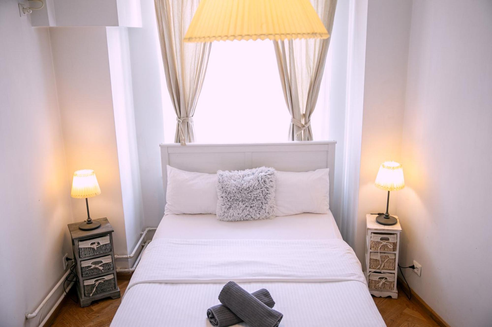 Color Apartments Street Blanari 12 بوخارست المظهر الخارجي الصورة