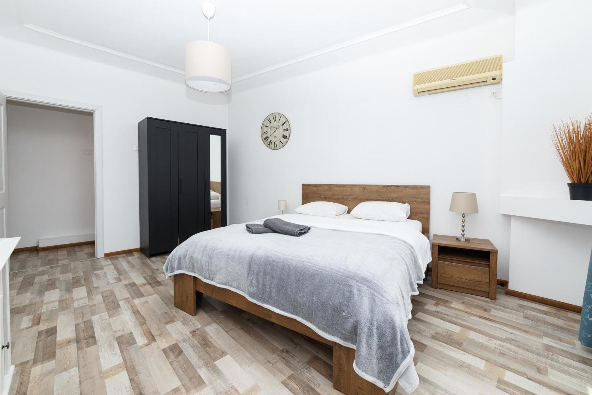 Color Apartments Street Blanari 12 بوخارست المظهر الخارجي الصورة