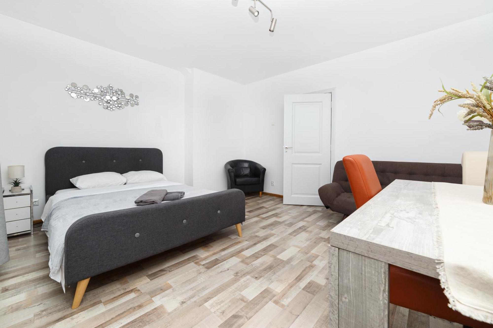 Color Apartments Street Blanari 12 بوخارست المظهر الخارجي الصورة