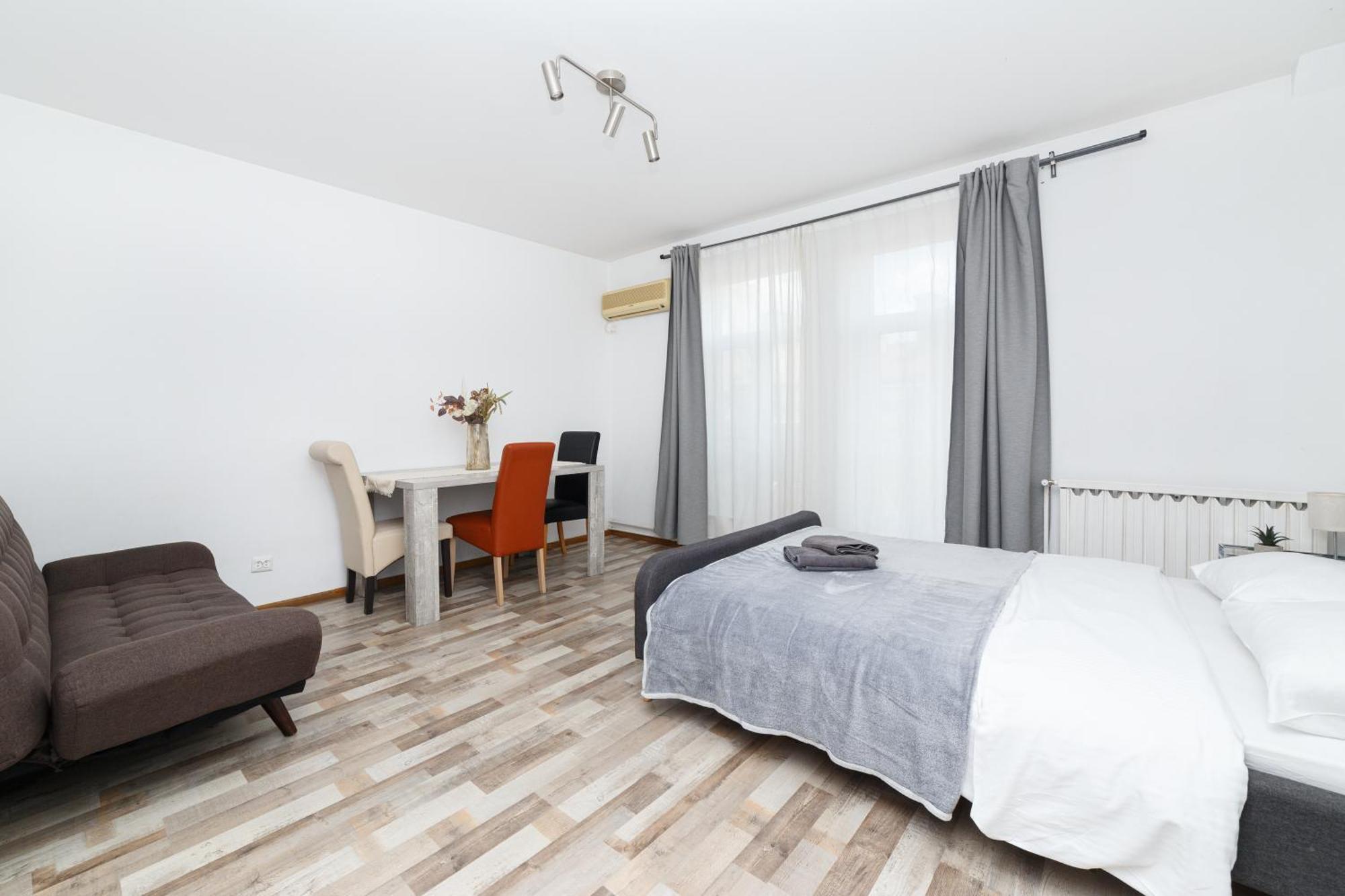 Color Apartments Street Blanari 12 بوخارست المظهر الخارجي الصورة